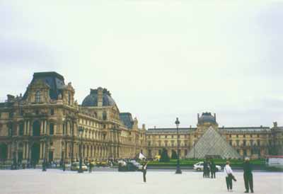 FR-Luevre.jpg (11644 bytes)